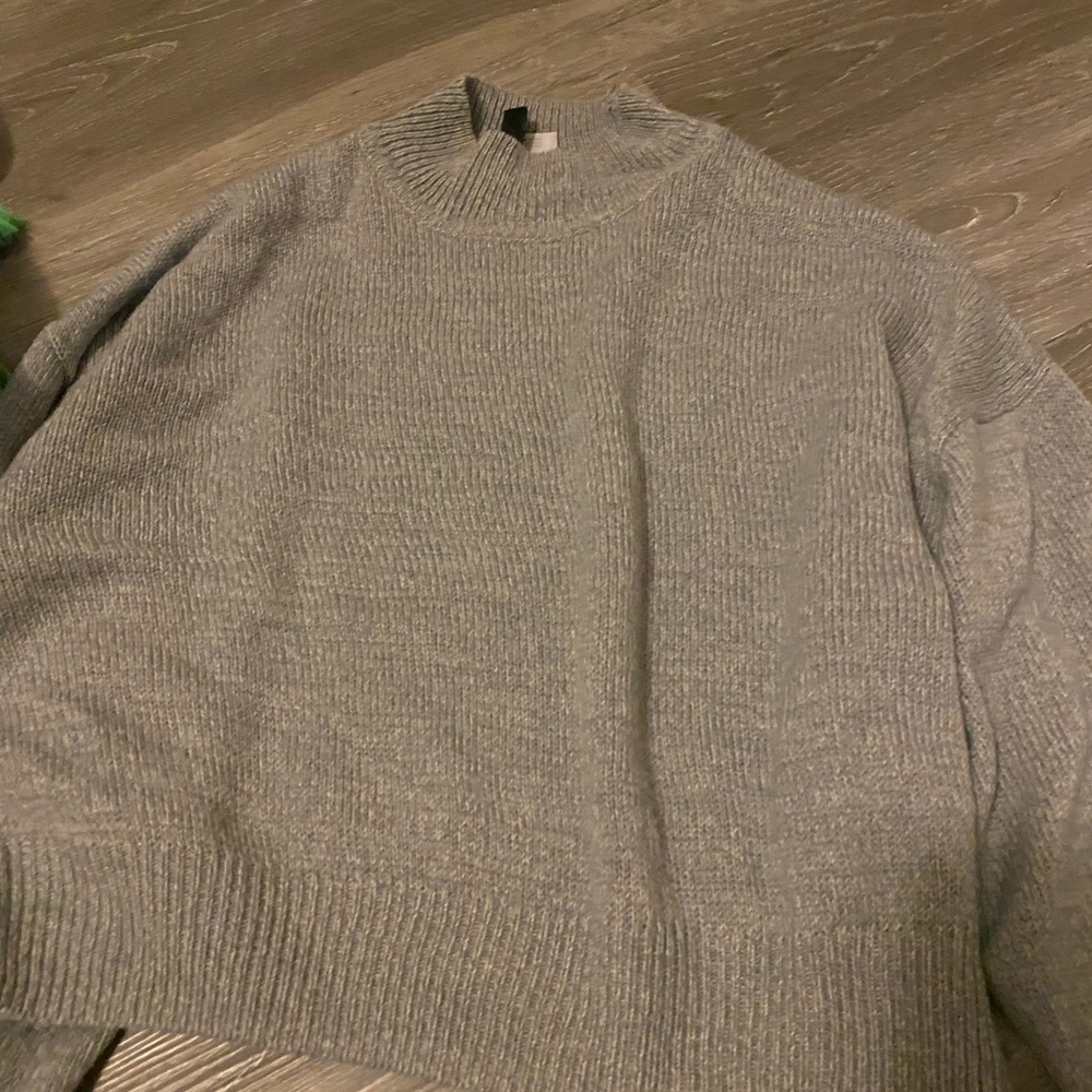 Grey cropped sweater